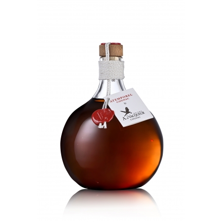 Fins Bois 1940s Atemporel XO limited edition Maison A. de Vacqueur Cognac Fins Bois 1940s Atemporel XO limited edition Maison A. de Vacqueur Cognac
