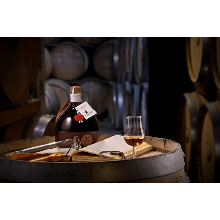 Fins Bois 1940s Atemporel XO limited edition Maison A. de Vacqueur Cognac Fins Bois 1940s Atemporel XO limited edition Maison A. de Vacqueur Cognac